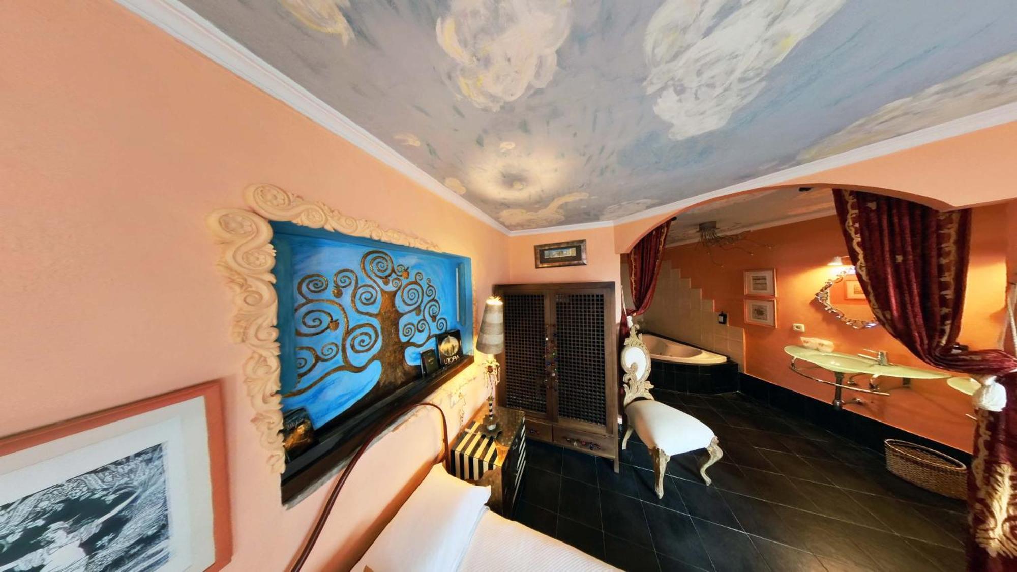 Hotel Utopia